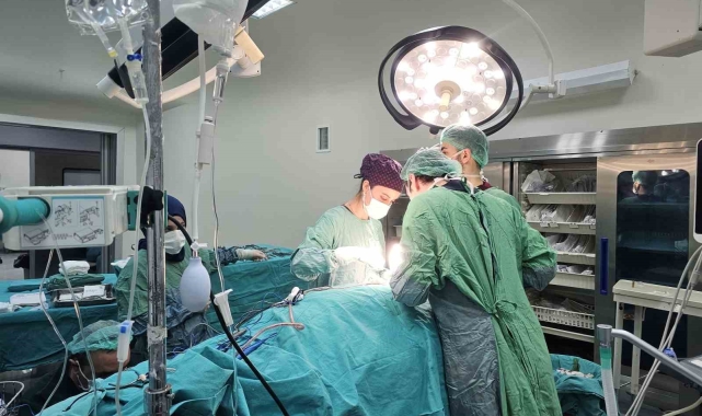 Annesinin tedavisi için hastaneye başvuran kişi kanser olduğunu öğrendi