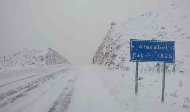 Antalya - Konya Karayolunda kar yağışı etkili oldu