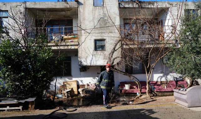 Antalya&#039;da apartman boşluğunda çıkan yangın korku dolu anlar yaşattı