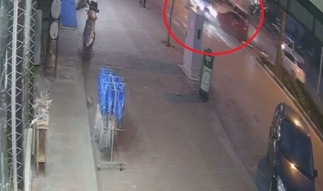 Antalya'da hafif ticari araçla otomobil çarpıştı: 3 yaralı