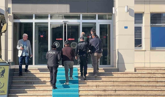 Antalya'da palet hırsızları yakayı ele verdi