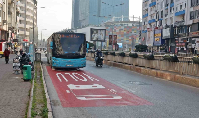 Antalya'da trafikte halk otobüslerine özel şerit uygulaması başladı