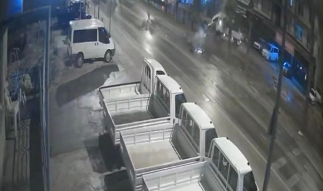 Antalya'da tur minibüsü kazası: Refüje çarptı, 2 turist yaralandı