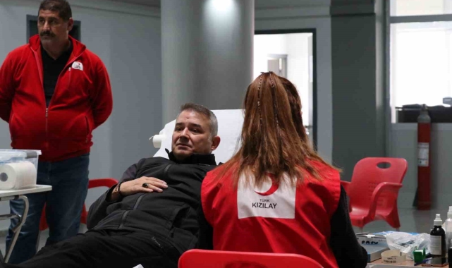 Ardahan Polisi'den Kızılay'a kan bağışı