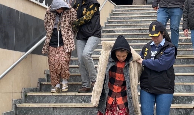 Avcılar&#039;da girdikleri evlerden döviz ve ziynet eşyası çalan kadın hırsızlar yakalandı