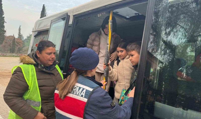 Aydın'da jandarma ekiplerinden okul önü denetimi