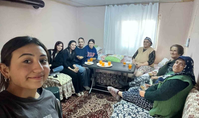 Aydın'da üniversite öğrencileri gönüllere dokunuyor