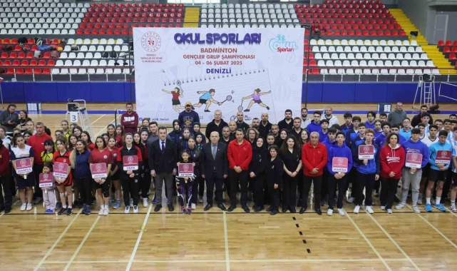 Badminton gençler grup şampiyonası heyecanı Denizli'de yaşandı