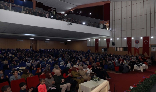 Bafra'da "Bağırmayan anne baba olmak" semineri düzenlendi