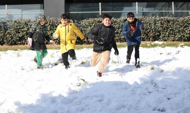 Bağcılar'da çocuklar karın tadını çıkardı