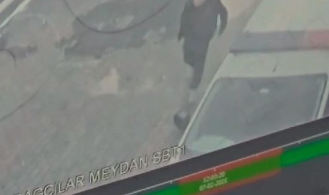 Bağcılar'da polise bıçakla saldırı: O anlar kamerada