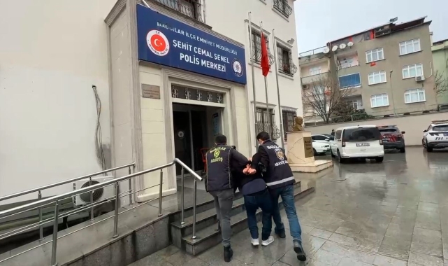 Bağcılar'da polise bıçaklı saldırı: Biri kadın 2 polis memuru yaralandı