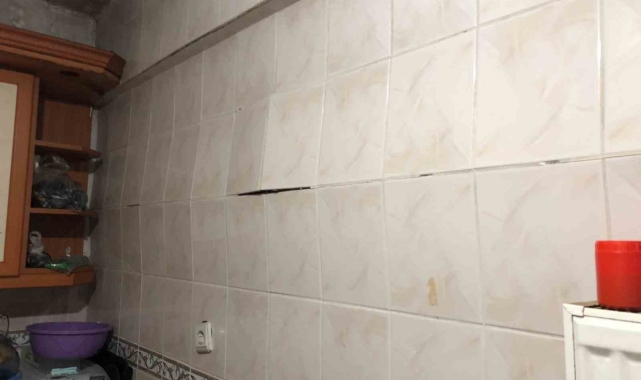 Bahçelievler'de çökme tehlikesi olan bina tahliye edildi