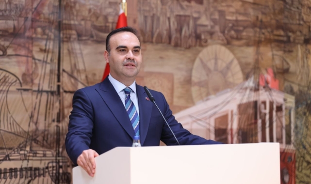 Bakan Kacır, Cumhurbaşkanlığı Dolmabahçe Ofisi'nde İtalyan Bakan Urso ile görüştü