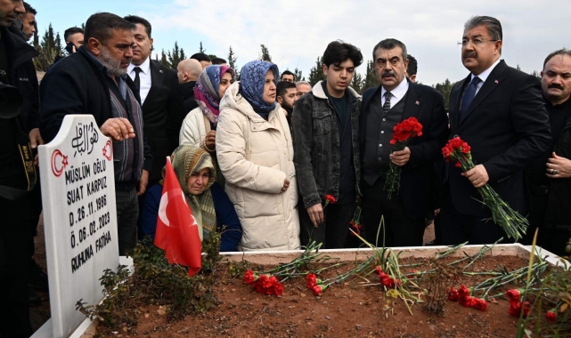 Bakan Tekin, Osmaniye'de deprem şehitliğini ziyaret etti