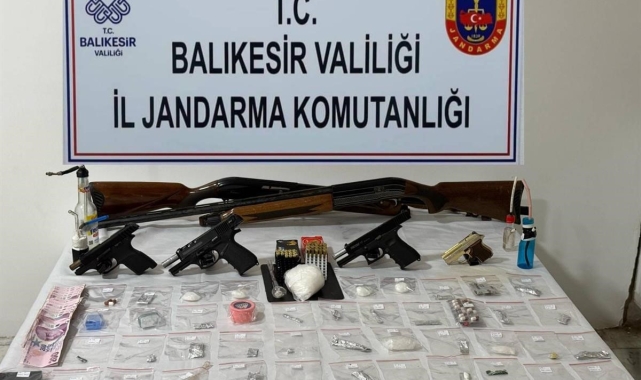 Balıkesir'de jandarmadan kaçakçılık ve uyuşturucu operasyonu: 53 şüpheli yakalandı