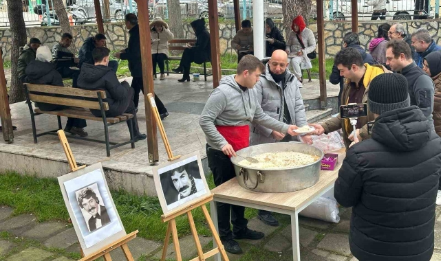 Balıkesir'de sanatçı Ferdi Tayfur için pilav hayrı