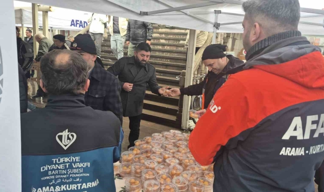 Bartın'da depremzedeler hayrına lokma dağıtıldı