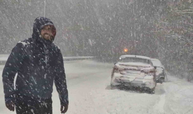 Bartın'da kar kimine çile kimine eğlence oldu