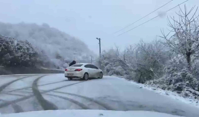 Bartın&#039;da kar yağışı sürüyor