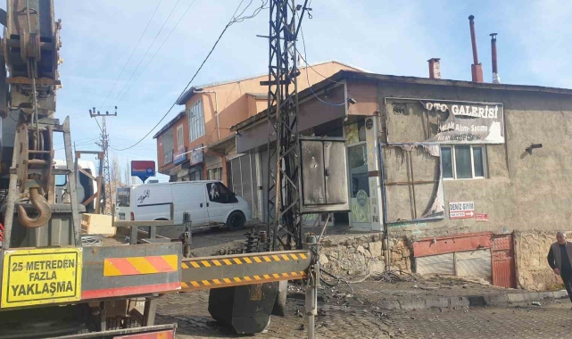 Başkale'deki trafo yangınında fırın personeli büyük bir faciayı engelledi