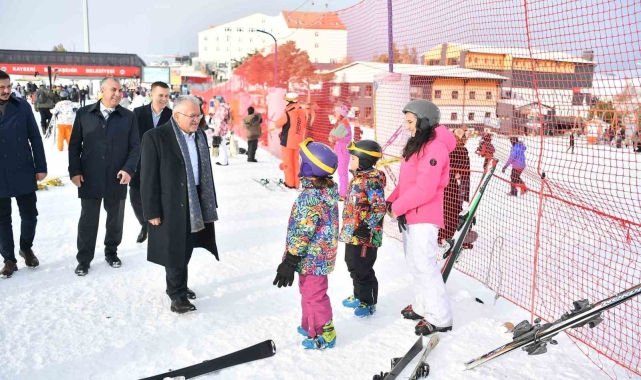 Başkan Büyükkılıç, Erciyes'te kayak tutkunlarıyla buluştu