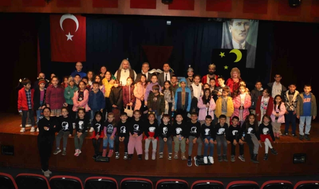 Başkan Çerçioğlu Nazillili çocukları tiyatro ile buluşturdu