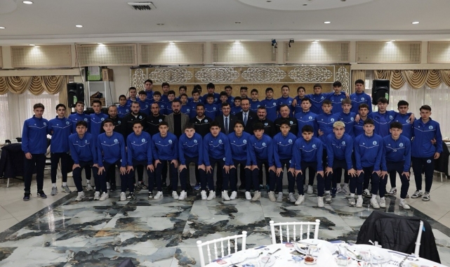 Başkan Eyüp Kahveci, Belediye Kütahyaspor altyapı takımıyla bir araya geldi