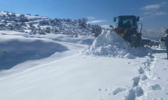 Batman'da kapanan köy ve mezra yolları ulaşıma açıldı