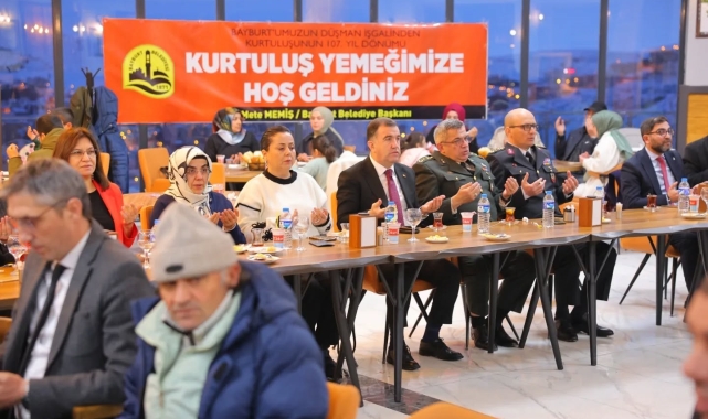 Bayburt'ta 107'nci yıl coşkusu kurtuluş yemeği ve canlı müzikle son buldu