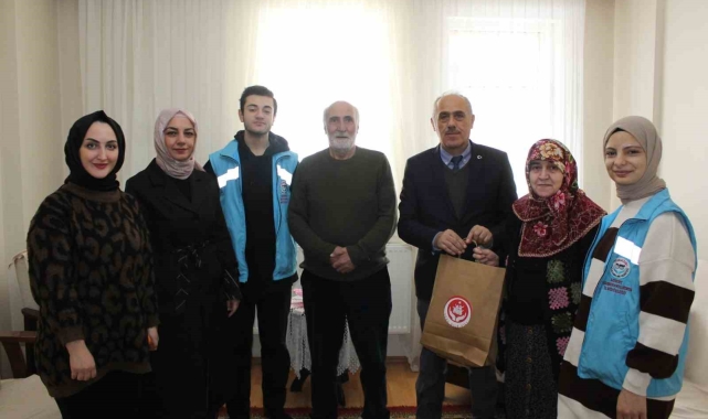 Bayburt'ta evlilikte 25'inci yılını dolduran aileler ziyaret edildi