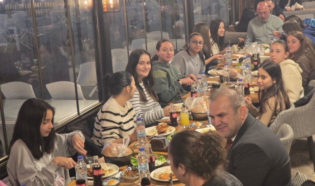 Bayırköy Kız Voleybol oyuncularına motivasyon yemeği