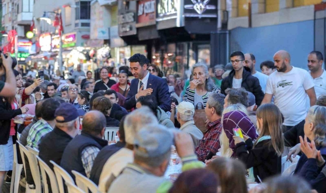 Bayraklı'da vatandaşlar belediyenin iftar sofralarında buluşacak