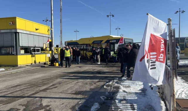 Berlin'de toplu taşımada 48 saatlik grev başladı