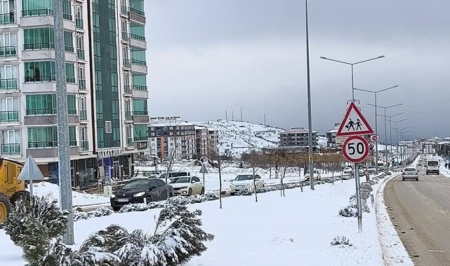 Besni'de kar ve tipi etkili oldu