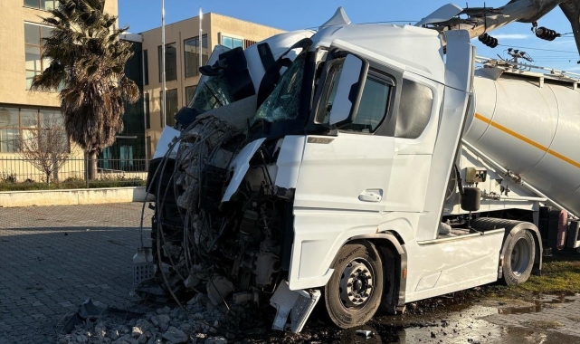 Beton direk, tırı ortadan ikiye ayırdı