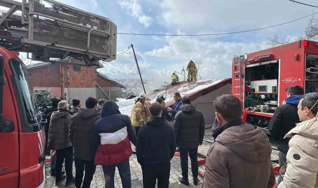 Beykoz'da korkutan çatı yangını