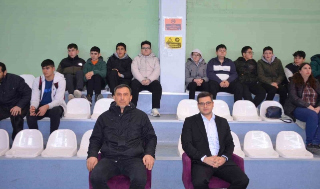 Beylikova Kaymakamlığı Kurumlar Arası Voleybol Turnuvası başladı
