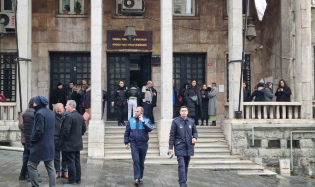 Beyoğlu Vergi Dairesi'nde yangın paniği
