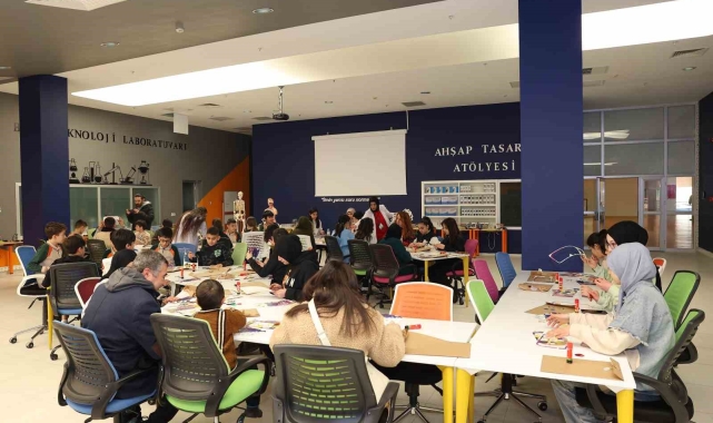 Bilim Merkezi, öğrencileri bilimle tanıştırmaya devam ediyor