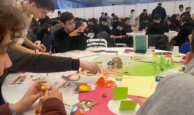 Bin öğrenci hayallerindeki Ankara'yı haritalara döküyor