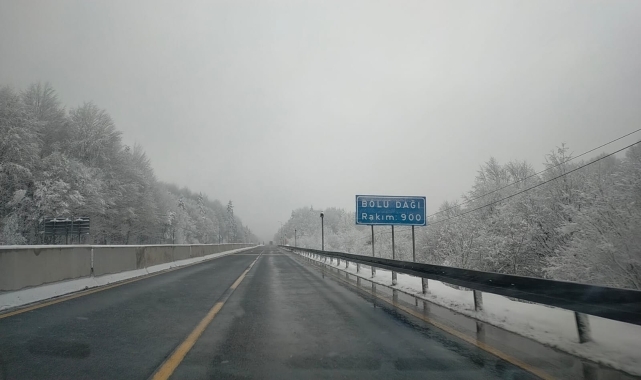 Bolu Dağı'nda kar etkili oluyor