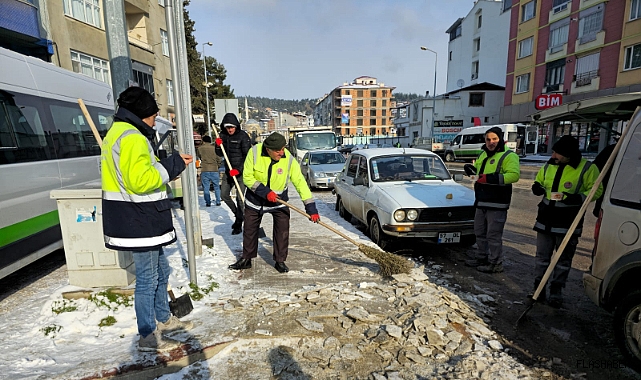 Boyabat&#039;ta kar küreme çalışmaları aralıksız sürüyor