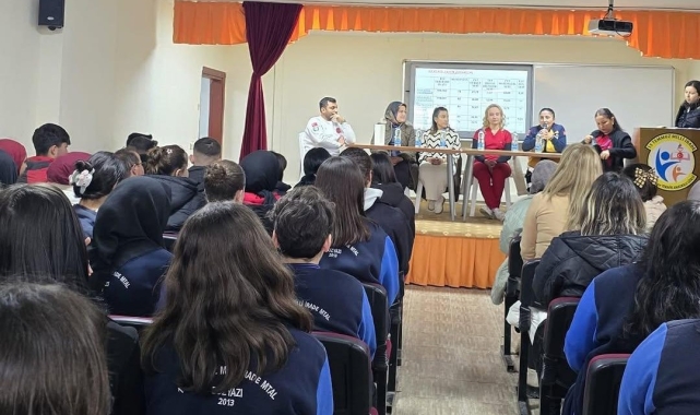 Bozyazı'da sağlık çalışanları öğrencileri meslekleri hakkında bilgilendirdi