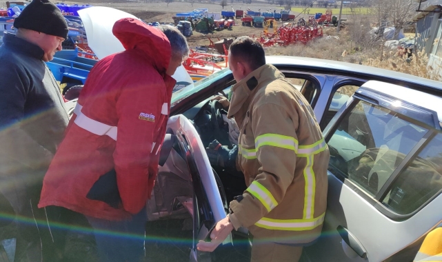 Burdur'da iki otomobil çarpıştı: 2 yaralı