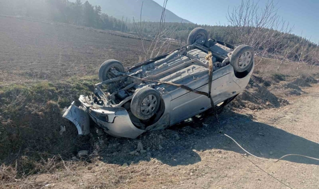 Burdur'da otomobil devrildi: 3 yaralı