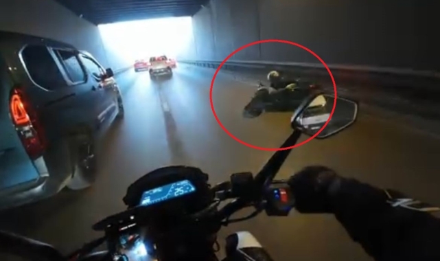 Bursa'da şerit değiştiren otomobile çarpan motosikletli böyle savruldu