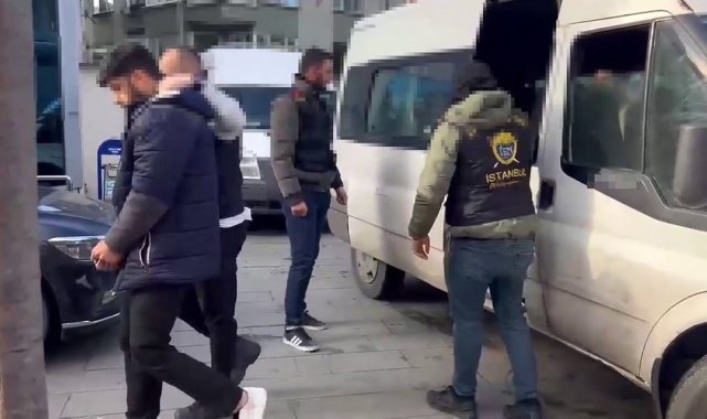 Büyükçekmece'de dükkanı basıp baba ve oğlunu yaralayan şüpheliler adliyeye sevk edildi