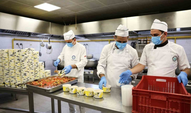 Büyükşehir&#039;in Ramazan ayında da yardımlar devam ediyor