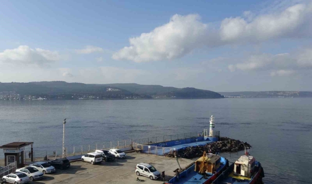 Çanakkale Boğazı sisin etkisini yitirmesiyle tekrar gemi trafiğine açıldı
